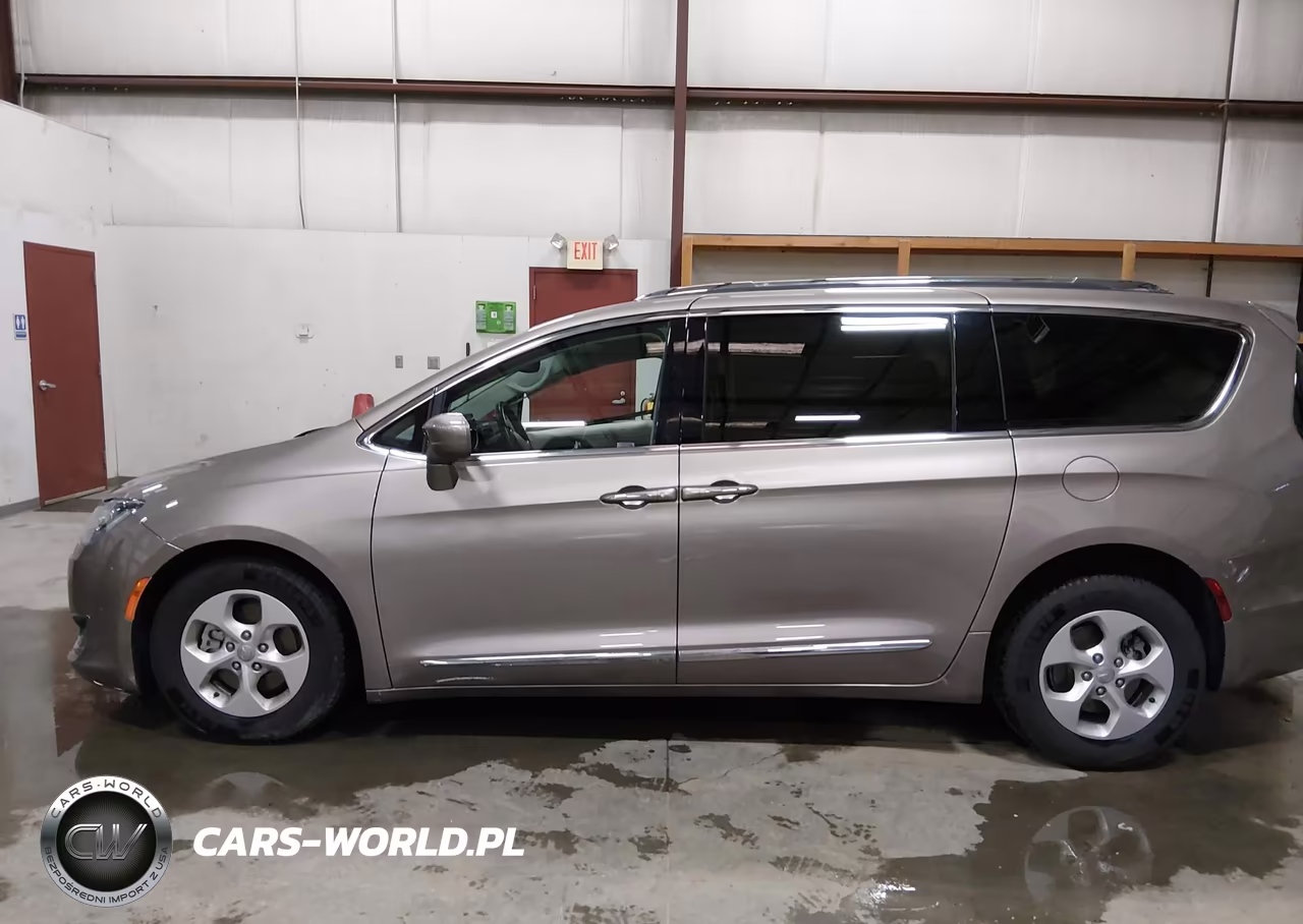 2017 Chrysler Pacifica Touring-L Plus VIN:2C4RC1EG6HR811488 - 14