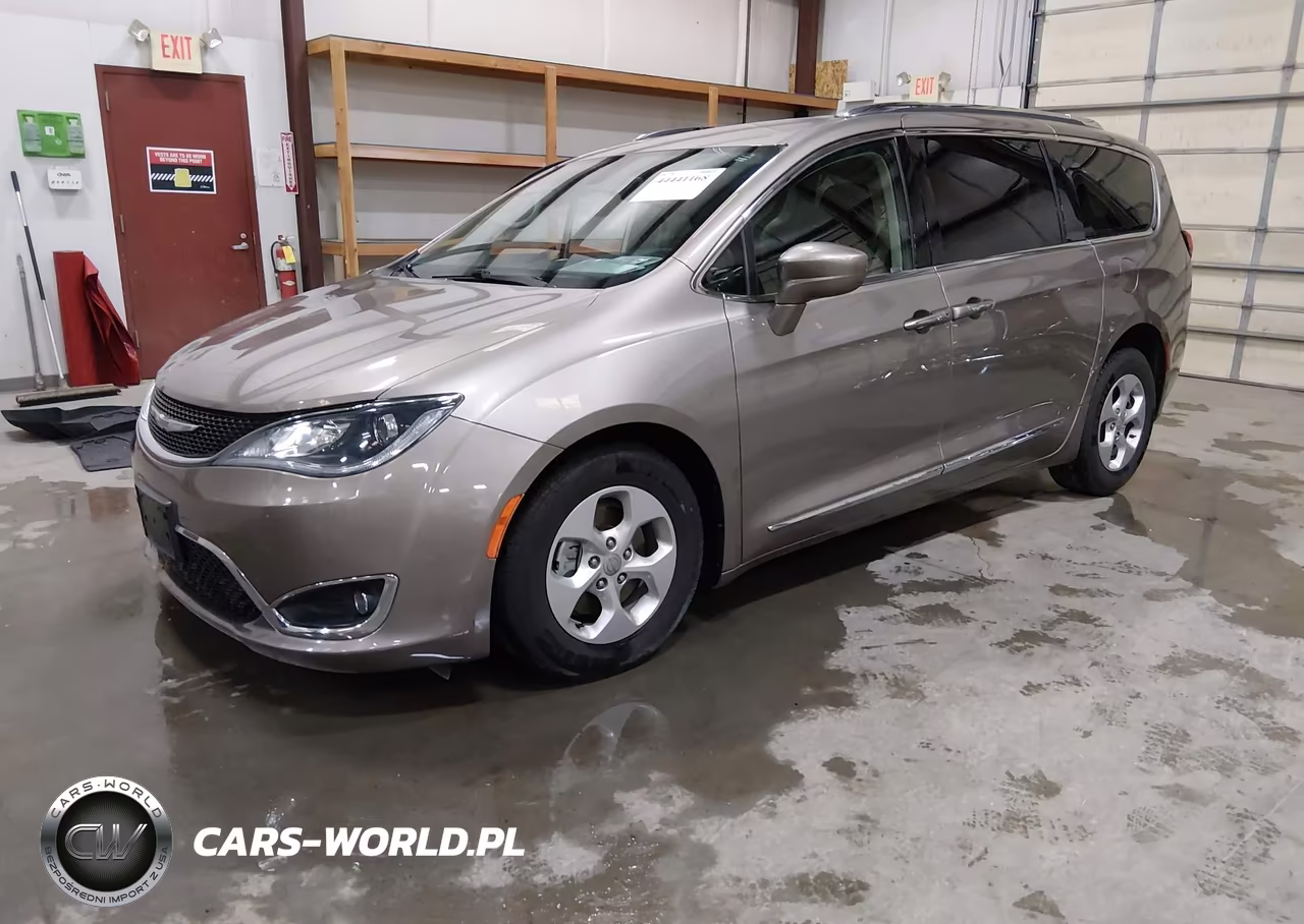 2017 Chrysler Pacifica Touring-L Plus VIN:2C4RC1EG6HR811488 - 2