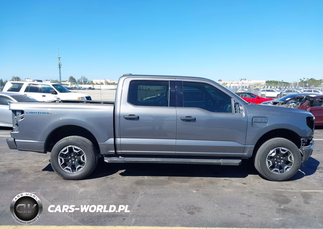 2023 Ford F-150 Lightning Xlt VIN:1FTVW1EL1PWG59788 - 13