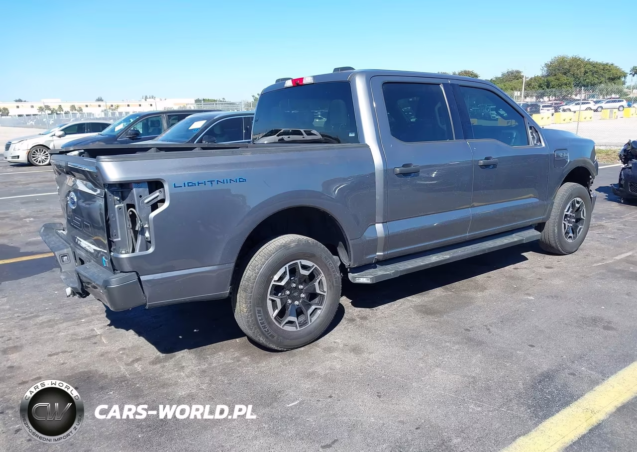 2023 Ford F-150 Lightning Xlt VIN:1FTVW1EL1PWG59788 - 4