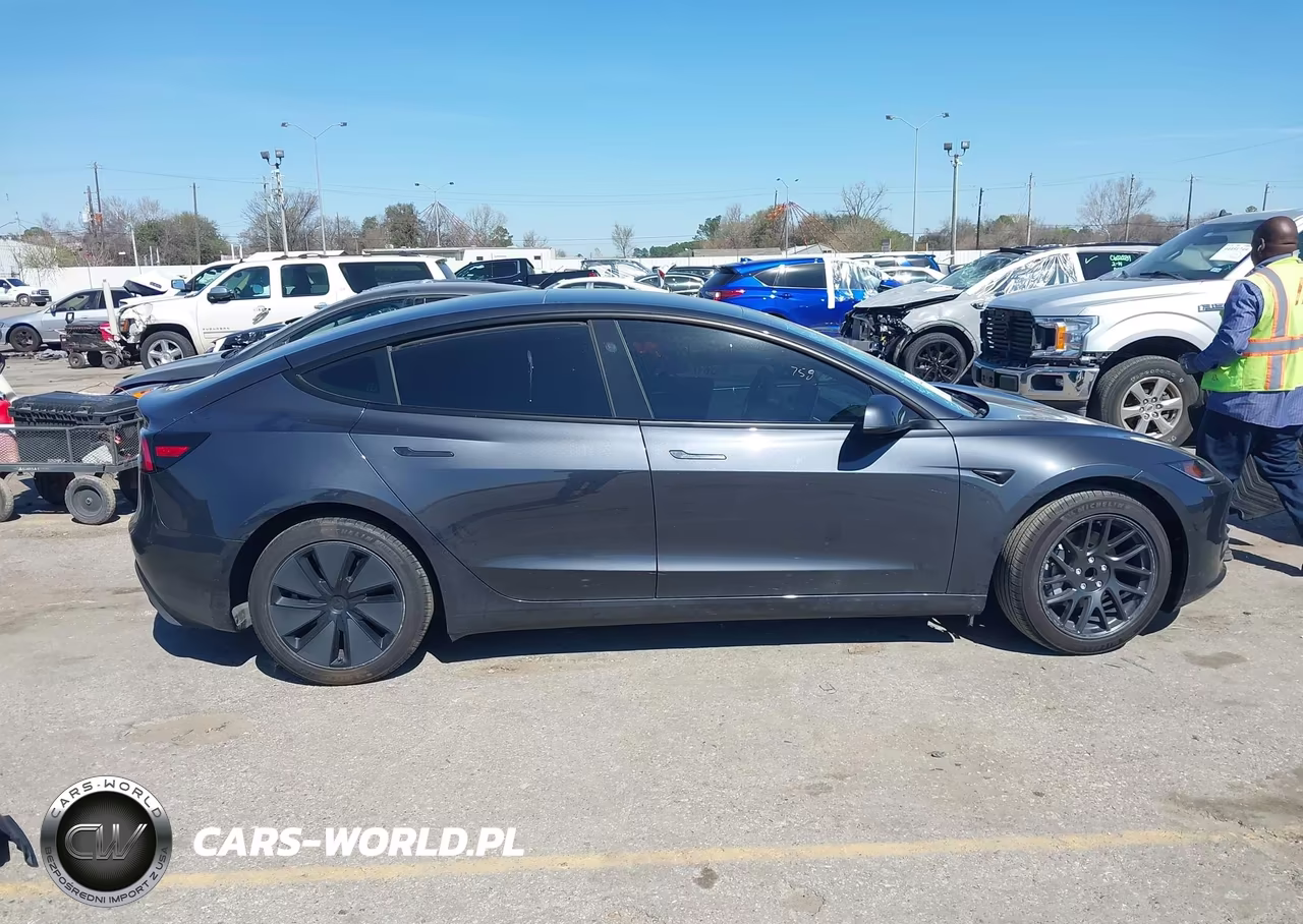 2025 Tesla Model 3 Long Range Rear-Wheel Drive-Standard Rear-Wheel Drive VIN:5YJ3E1EAXSF989340 - 13
