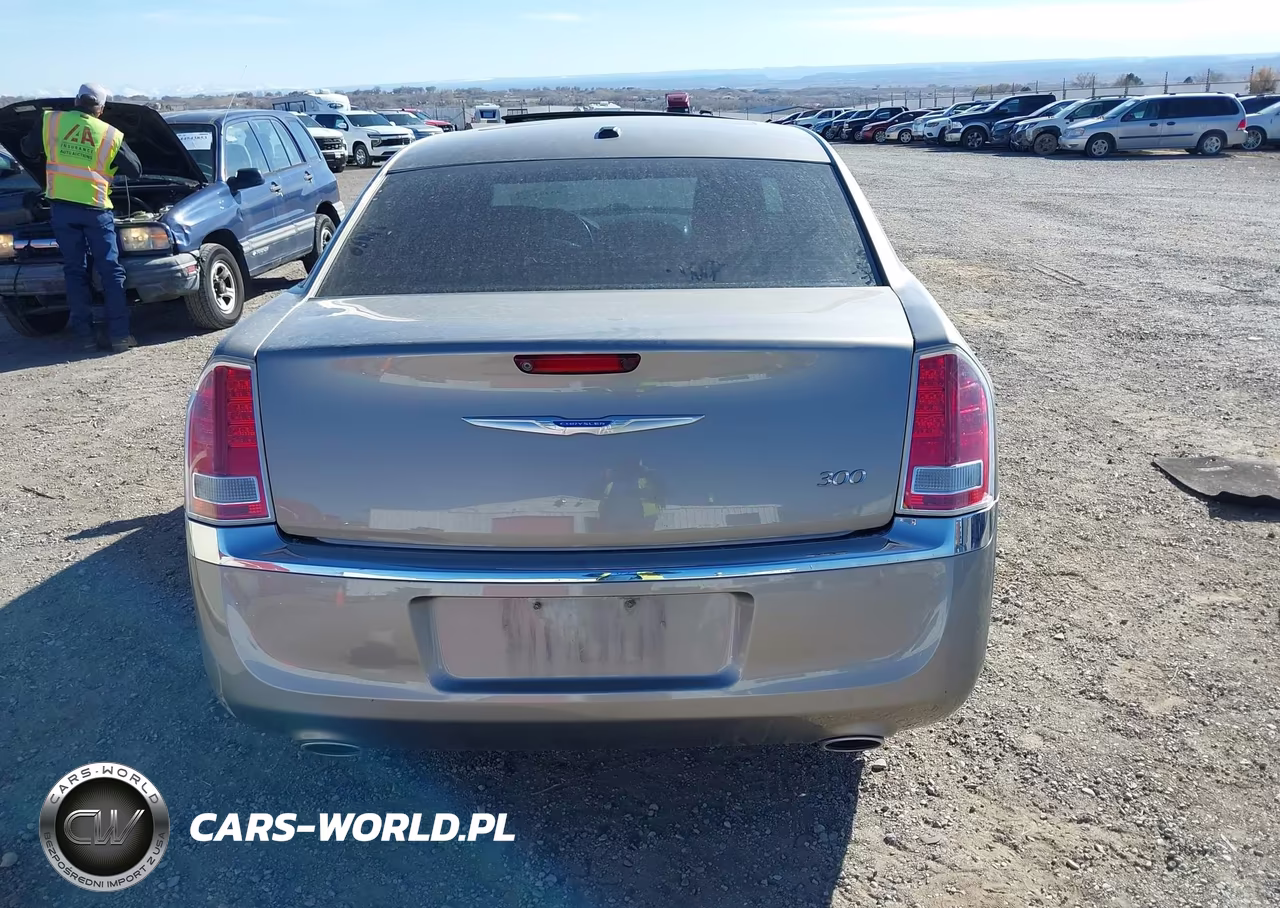 2014 Chrysler 300 VIN:2C3CCAAG3EH335900 - 18