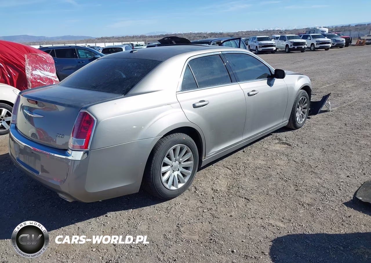 2014 Chrysler 300 VIN:2C3CCAAG3EH335900 - 4