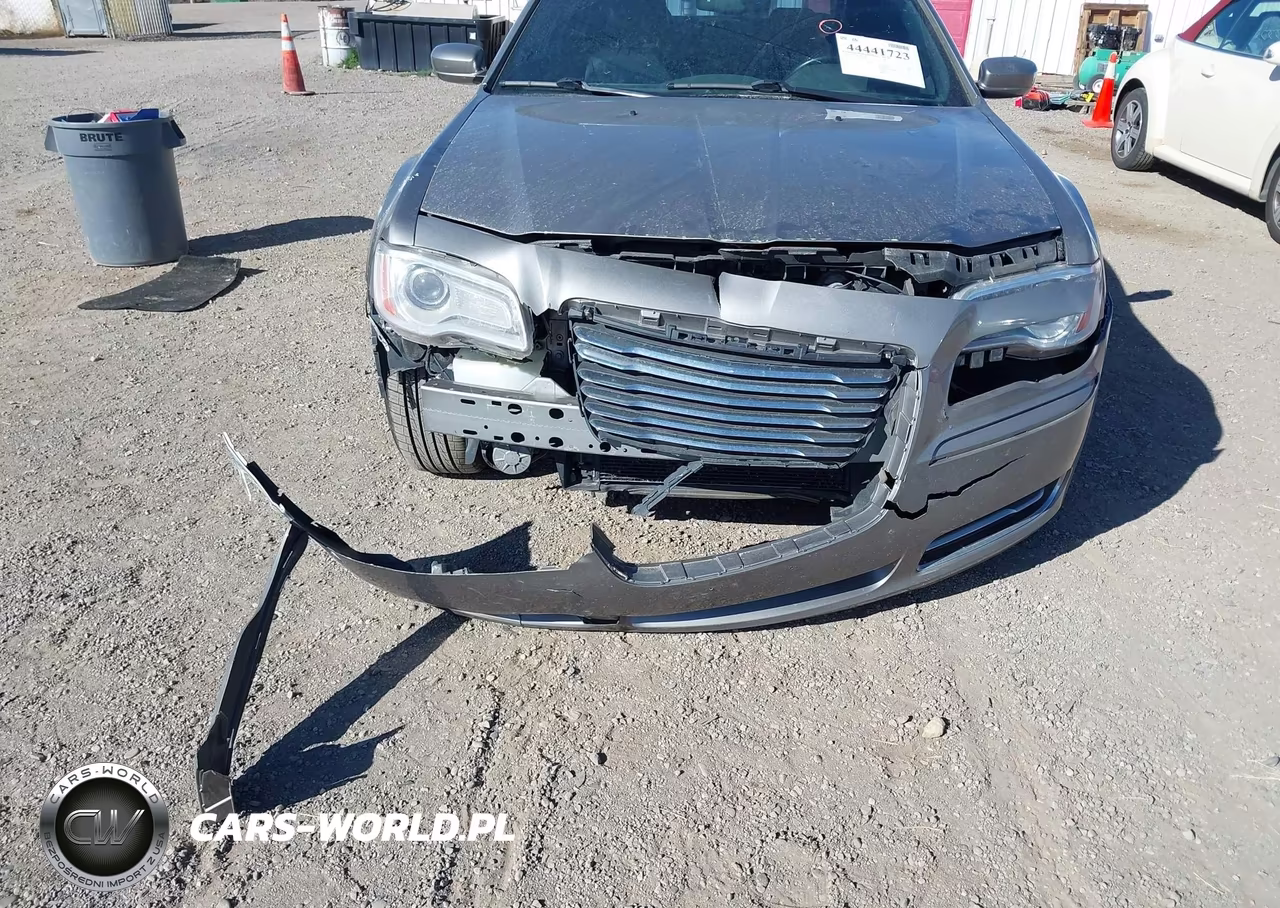 2014 Chrysler 300 VIN:2C3CCAAG3EH335900 - 6