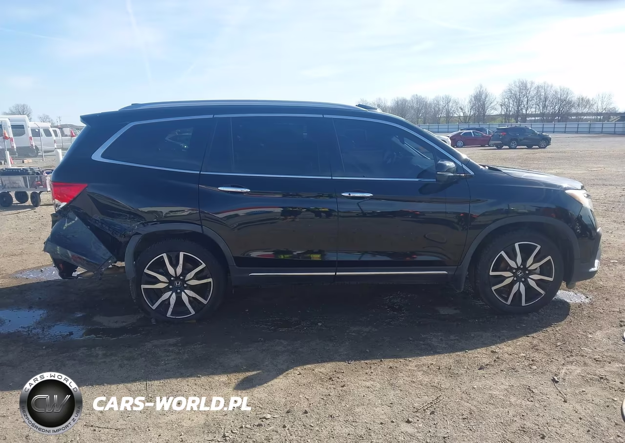 2019 Honda Pilot Touring VIN:5FNYF5H98KB019935 - 13