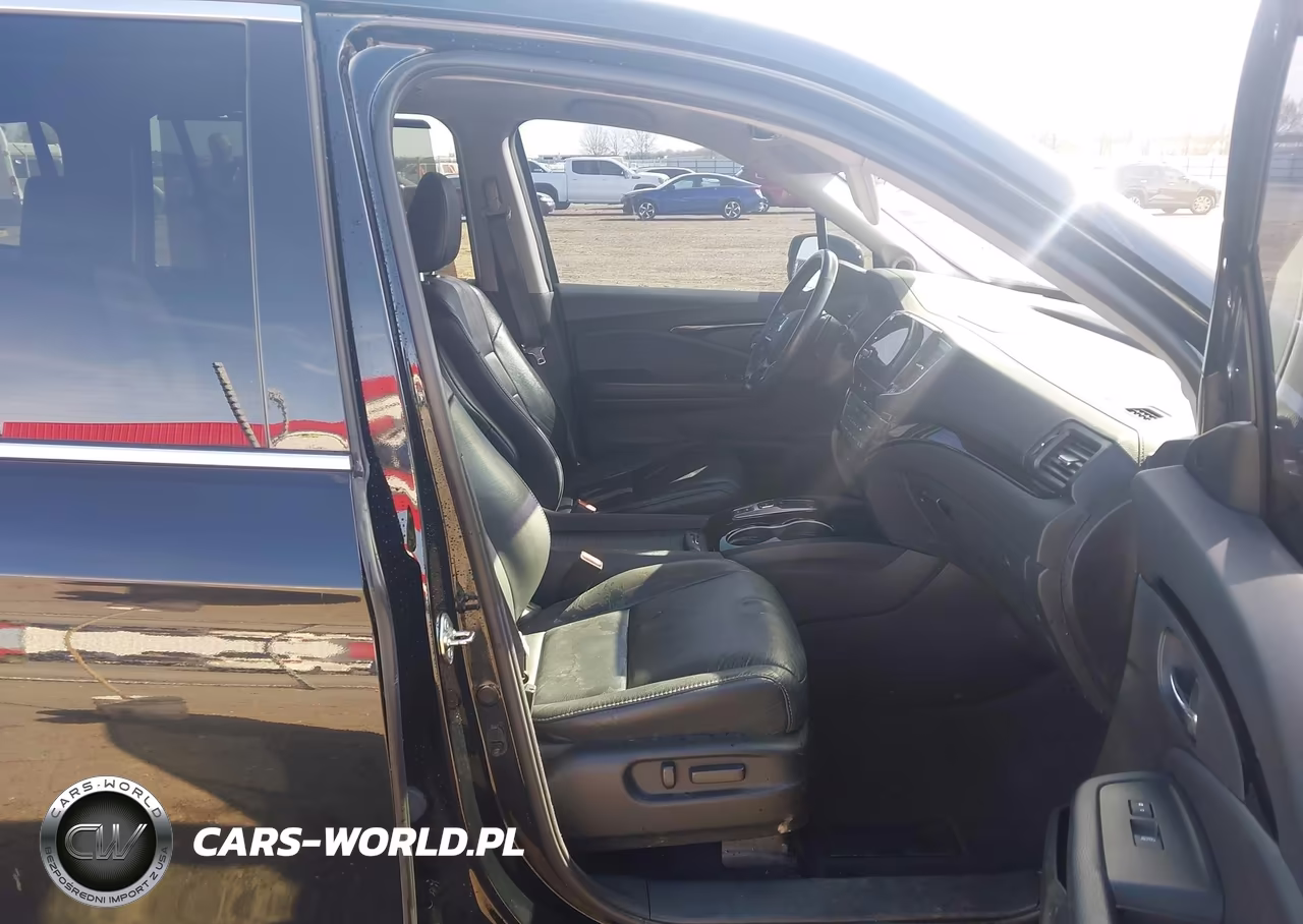 2019 Honda Pilot Touring VIN:5FNYF5H98KB019935 - 5