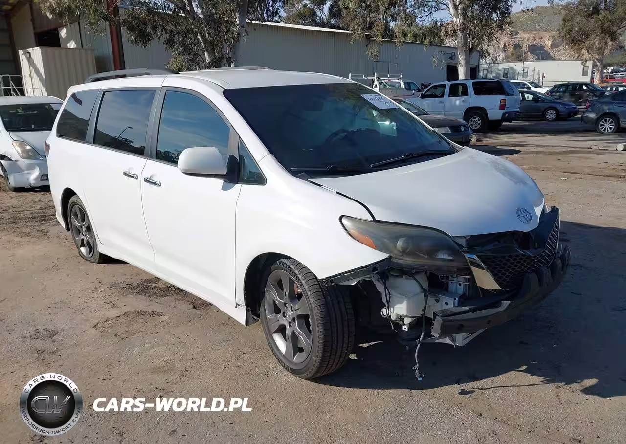 2016 Toyota Sienna Se 8 Passenger
