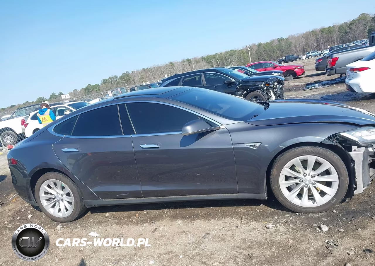 2016 Tesla Model S 60-70-75-85 VIN:5YJSA1E1XGF136953 - 13