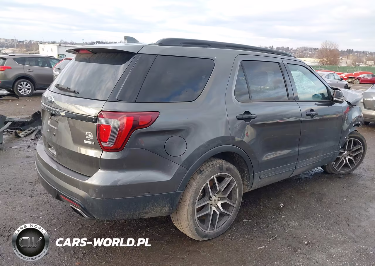 2017 Ford Explorer Sport VIN:1FM5K8GT2HGC44312 - 4