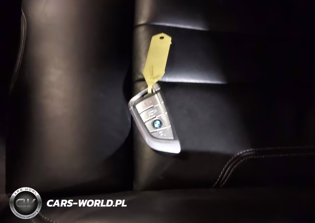 2021 BMW M5 VIN:WBS83CH07MCF93405 - 11