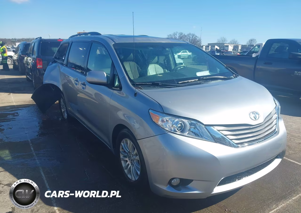 2013 Toyota Sienna Xle V6 8 Passenger