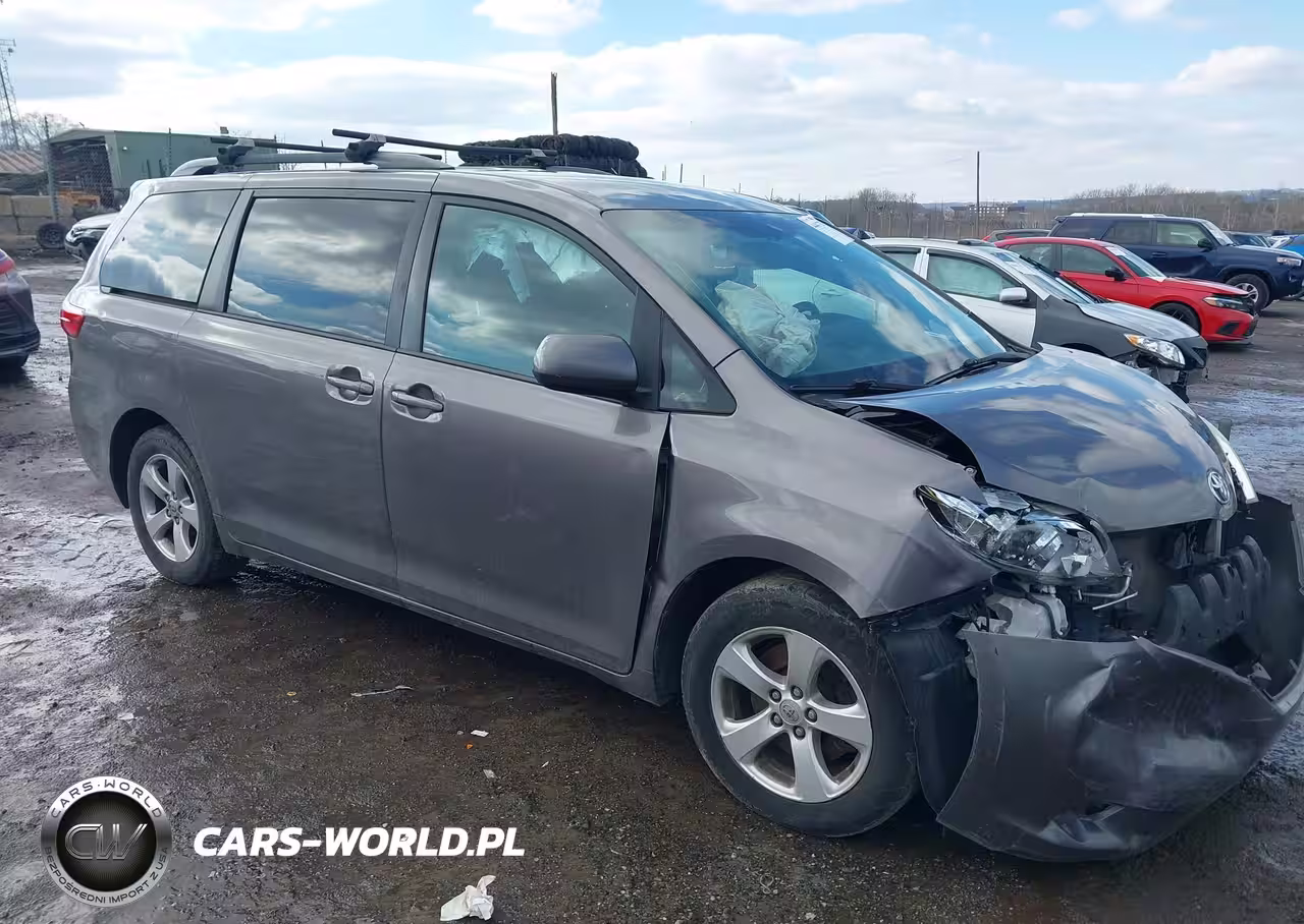 2016 Toyota Sienna Le 8 Passenger
