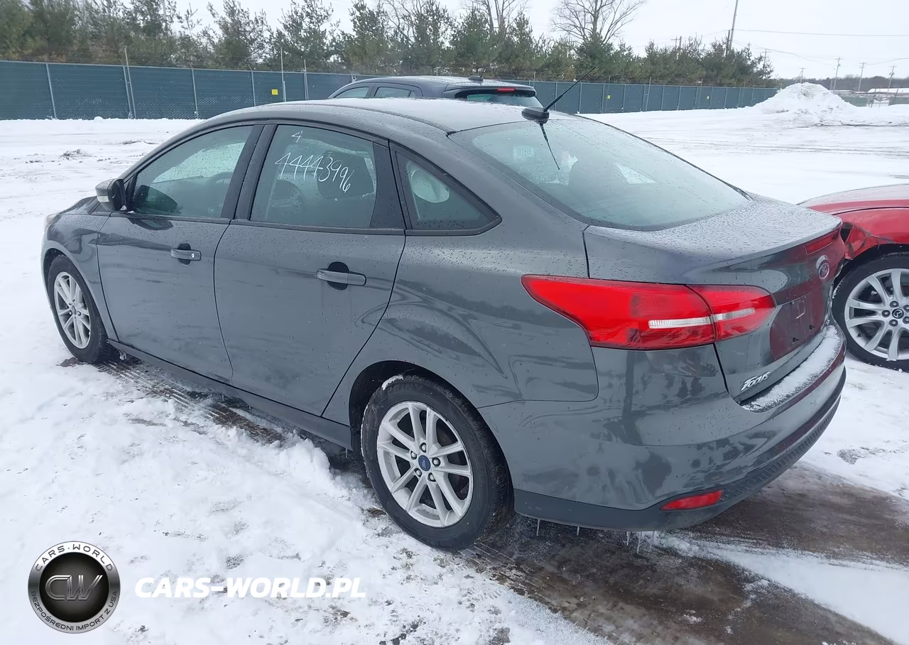 2017 Ford Focus Se VIN:1FADP3F21HL288408 - 3