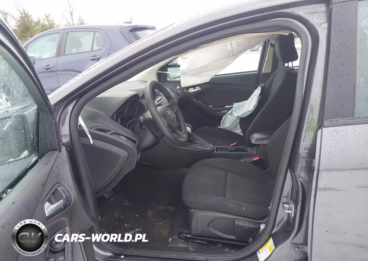 2017 Ford Focus Se VIN:1FADP3F21HL288408 - 5