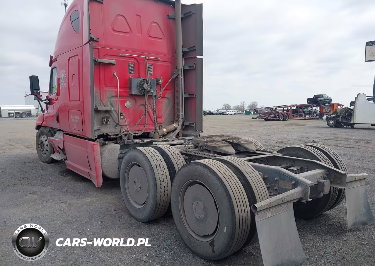 2015 Freightliner Cascadia 125 VIN:3AKJGLD52FSGB0668 - 3