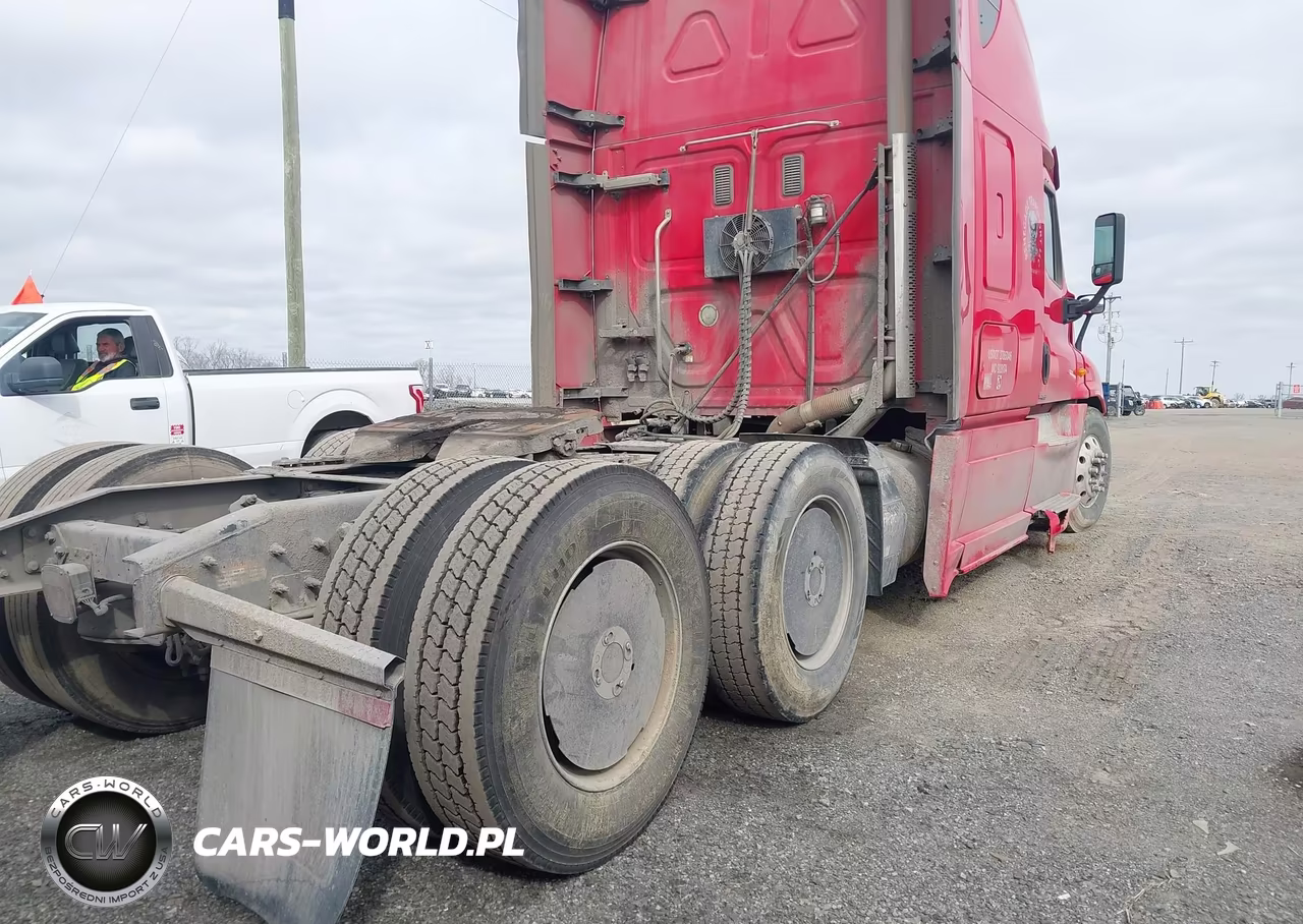 2015 Freightliner Cascadia 125 VIN:3AKJGLD52FSGB0668 - 4