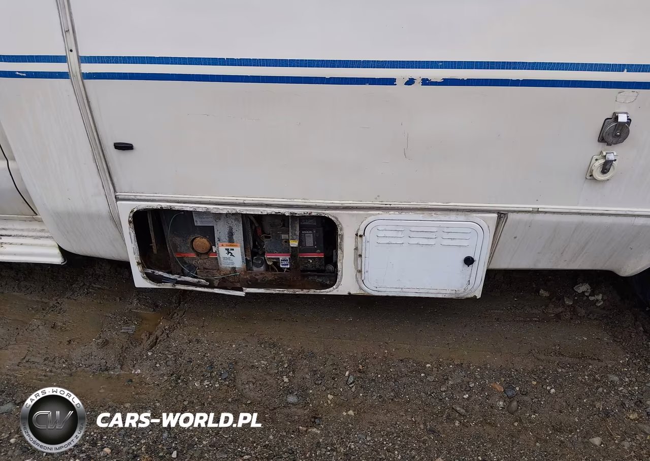 1996 Ford Econoline E350 Cutaway Van VIN:1FDKE30G4THA16129 - 16