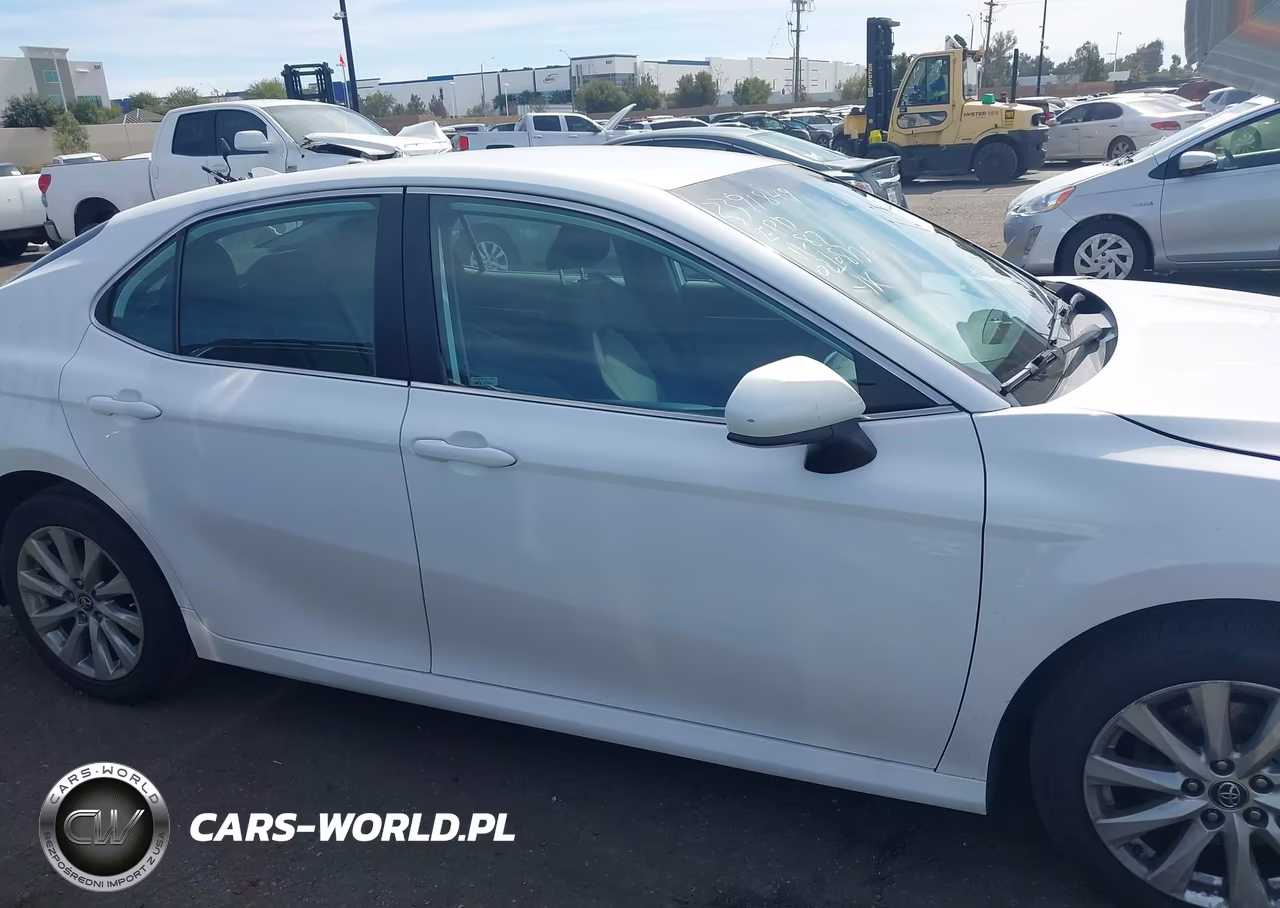 2019 Toyota Camry Le VIN:4T1B11HK2KU811064 - 13