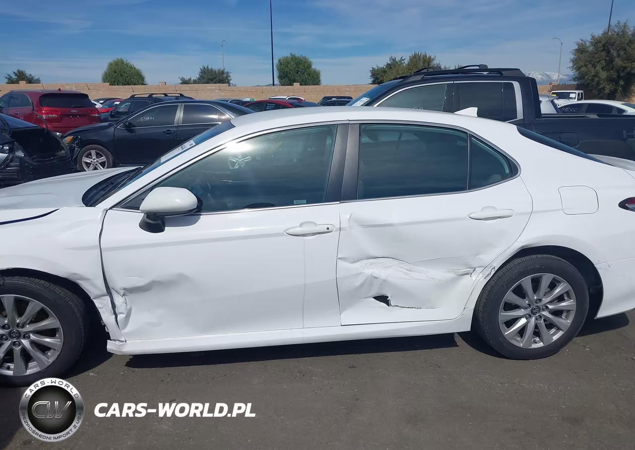2019 Toyota Camry Le VIN:4T1B11HK2KU811064 - 14
