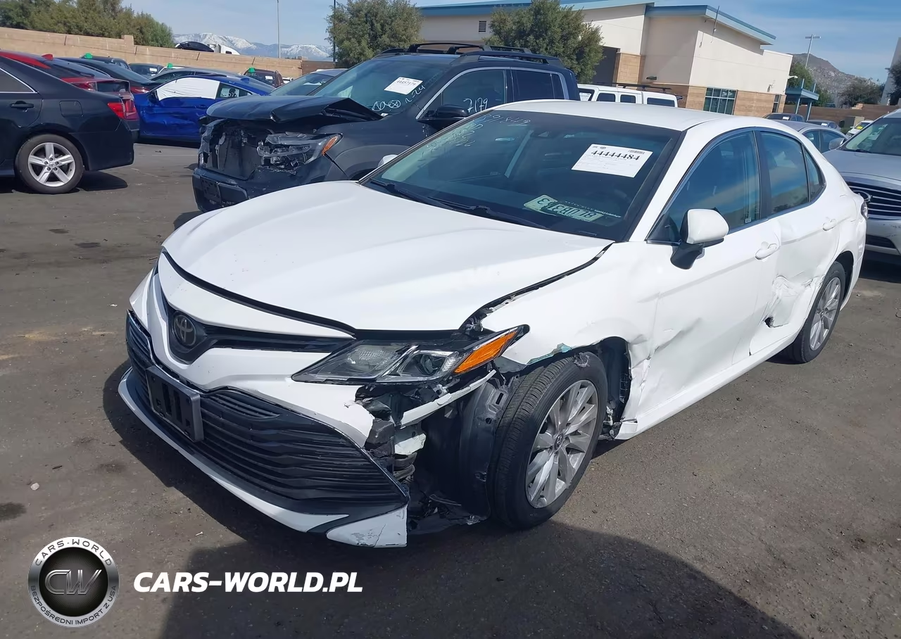 2019 Toyota Camry Le VIN:4T1B11HK2KU811064 - 2