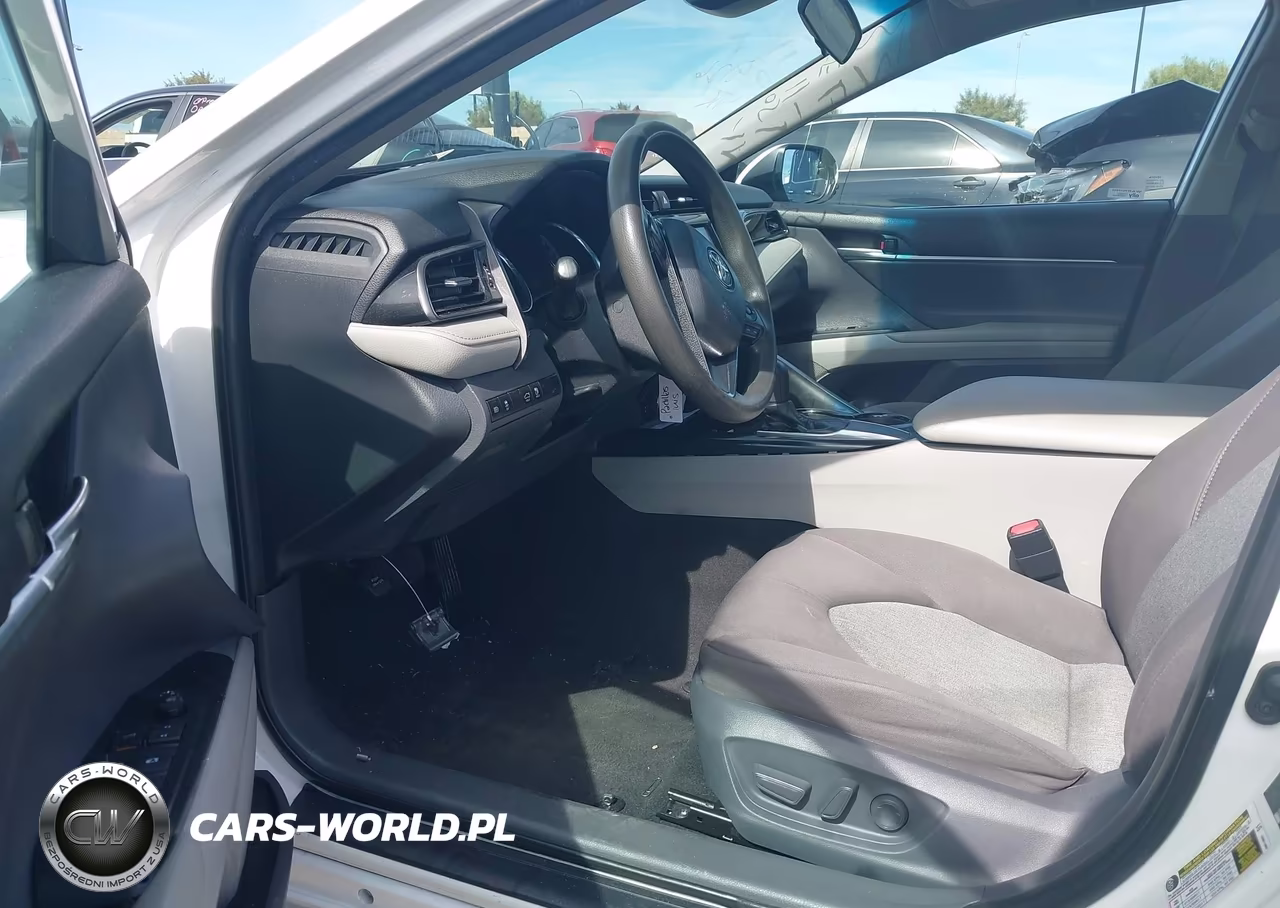 2019 Toyota Camry Le VIN:4T1B11HK2KU811064 - 5