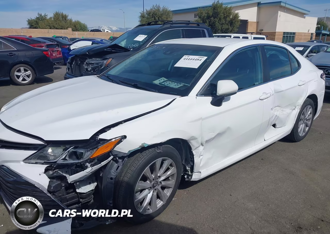 2019 Toyota Camry Le VIN:4T1B11HK2KU811064 - 6