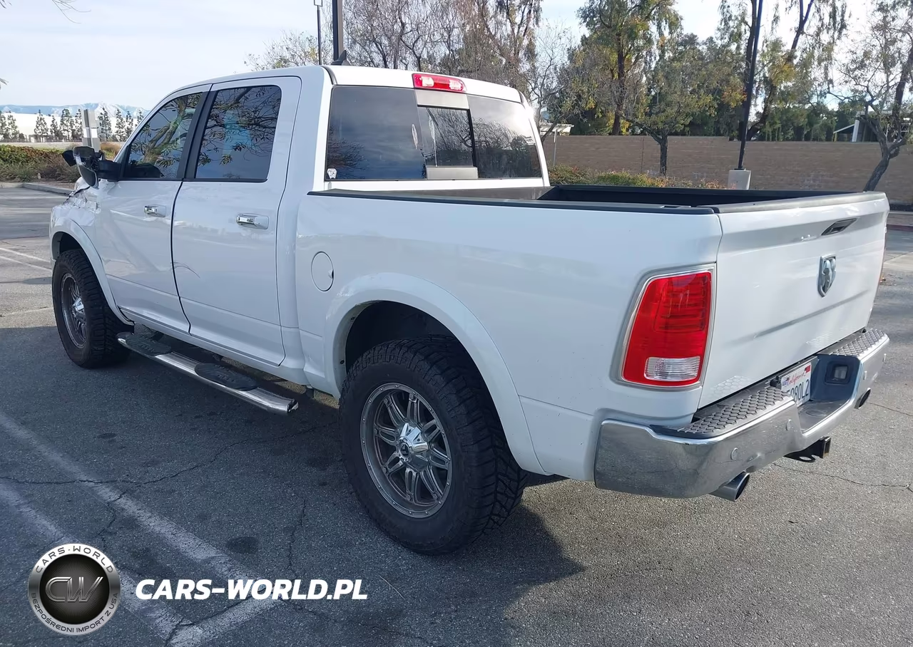 2018 Ram 1500 Laramie 4X4 5'7 Box VIN:1C6RR7NM5JS231961 - 3