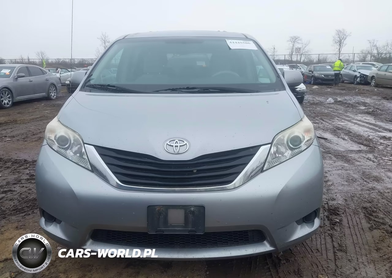 2011 Toyota Sienna Le V6 VIN:5TDKK3DC2BS083746 - 12