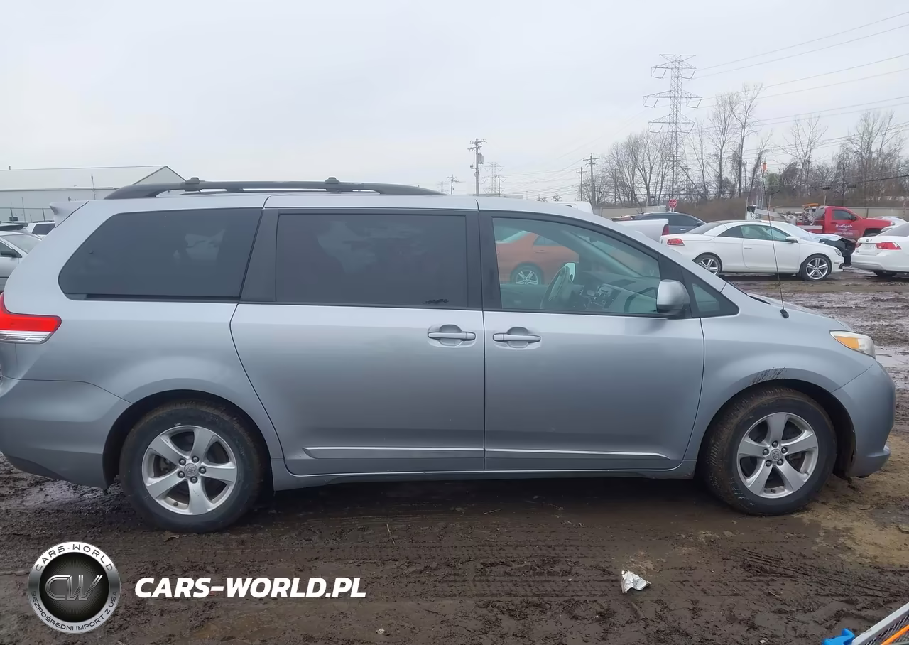 2011 Toyota Sienna Le V6 VIN:5TDKK3DC2BS083746 - 13