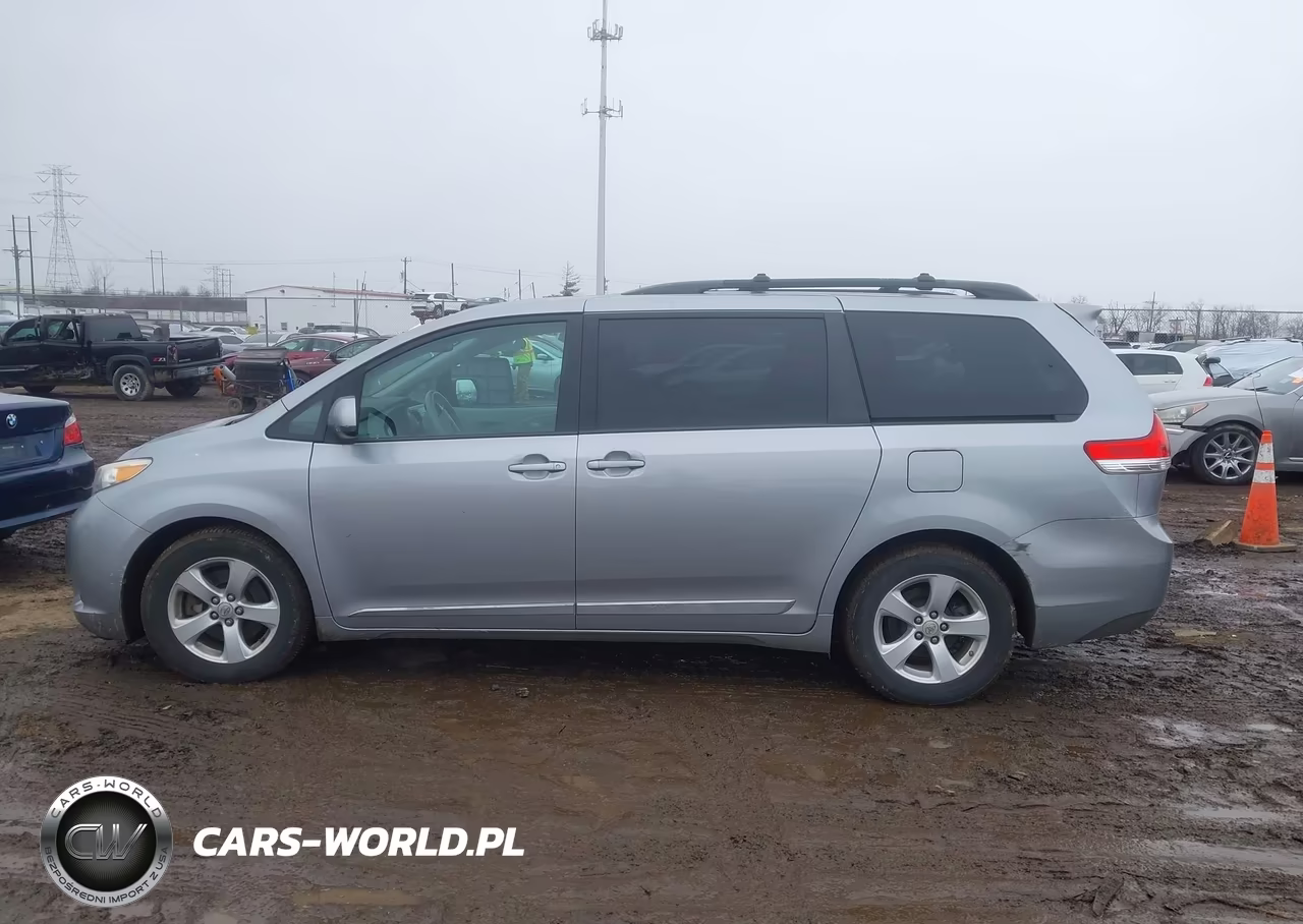 2011 Toyota Sienna Le V6 VIN:5TDKK3DC2BS083746 - 14
