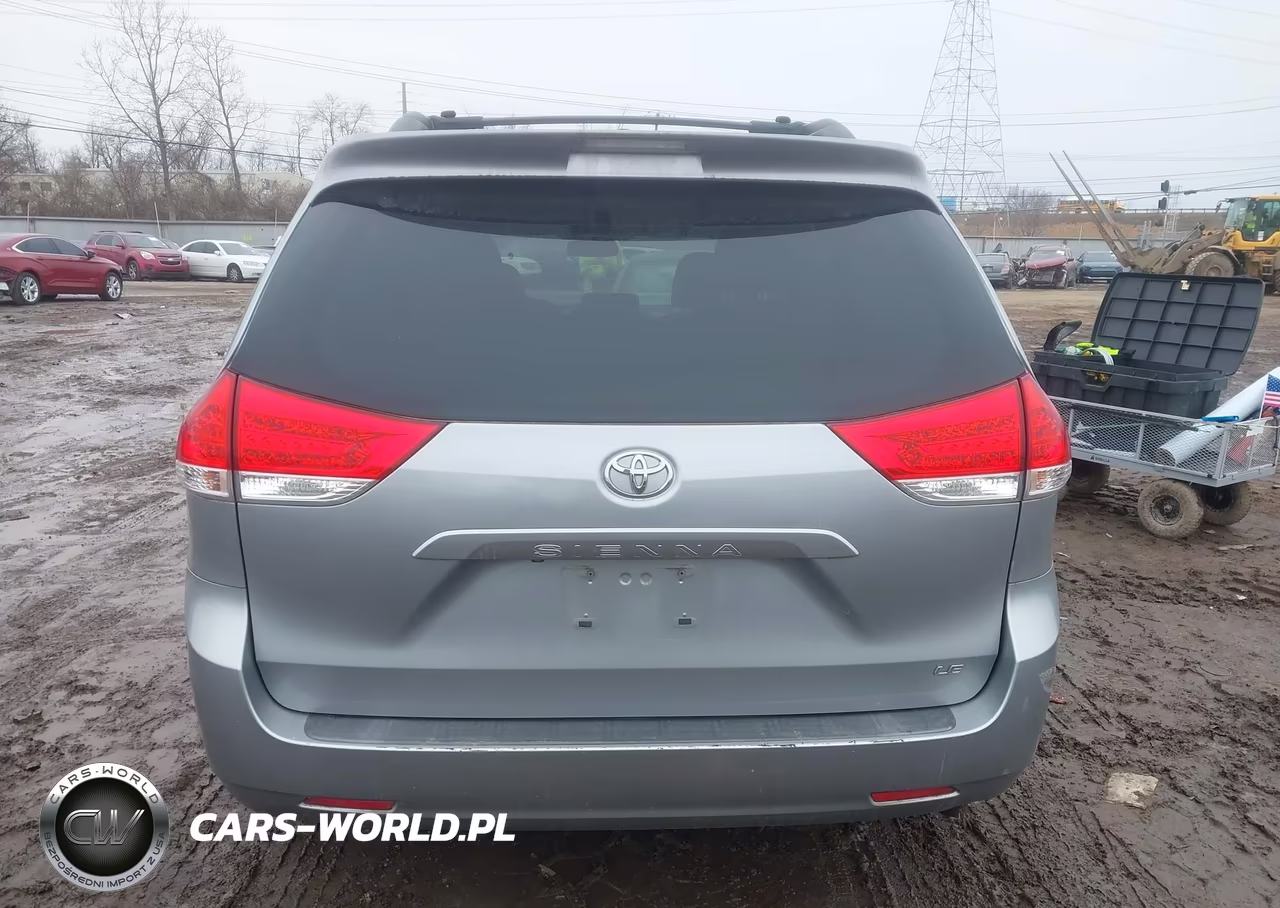 2011 Toyota Sienna Le V6 VIN:5TDKK3DC2BS083746 - 16