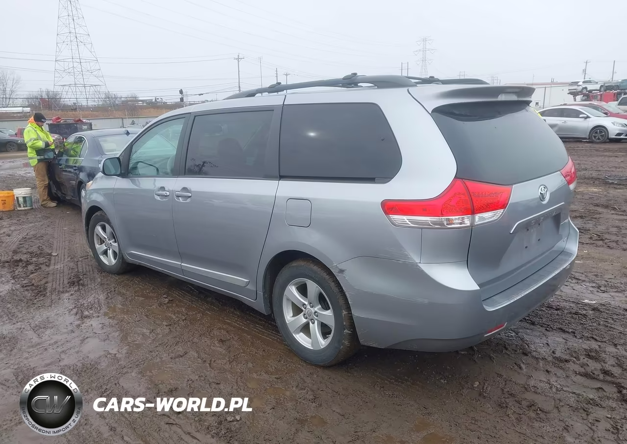 2011 Toyota Sienna Le V6 VIN:5TDKK3DC2BS083746 - 3