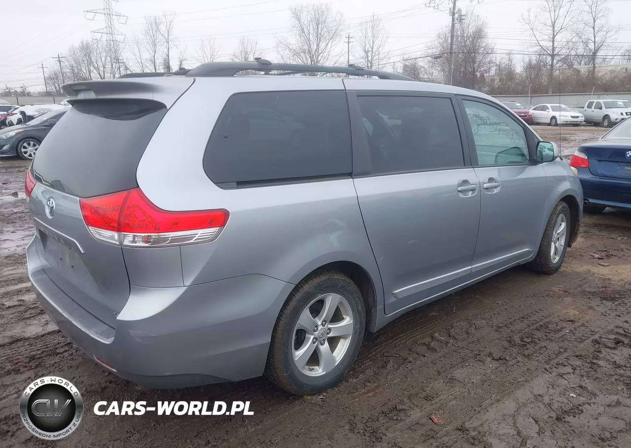 2011 Toyota Sienna Le V6 VIN:5TDKK3DC2BS083746 - 4