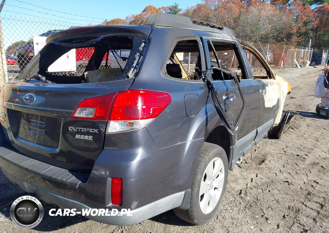 2011 Subaru Outback 2.5I Premium VIN:4S4BRBCC4B3437335 - 4