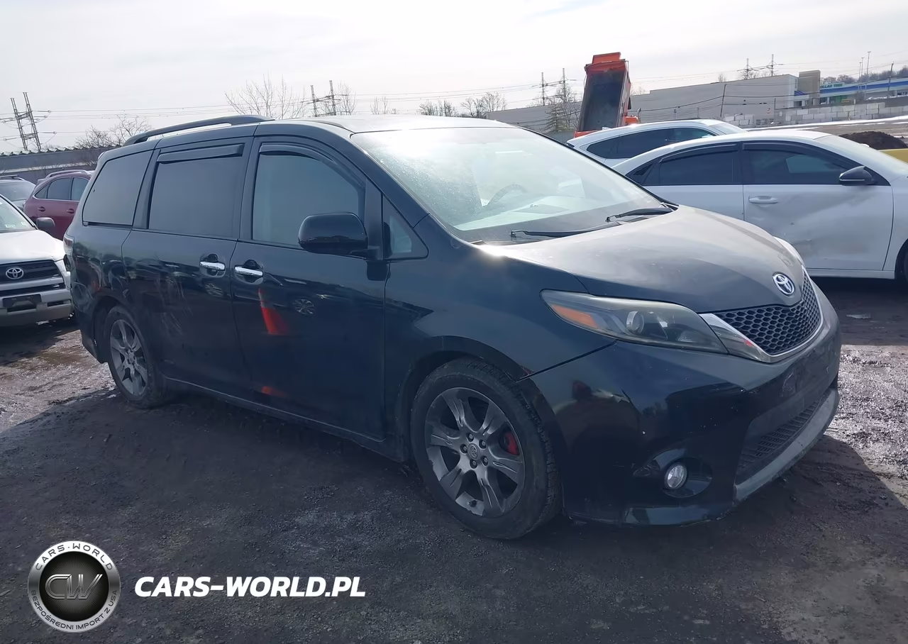 2015 Toyota Sienna Se 8 Passenger