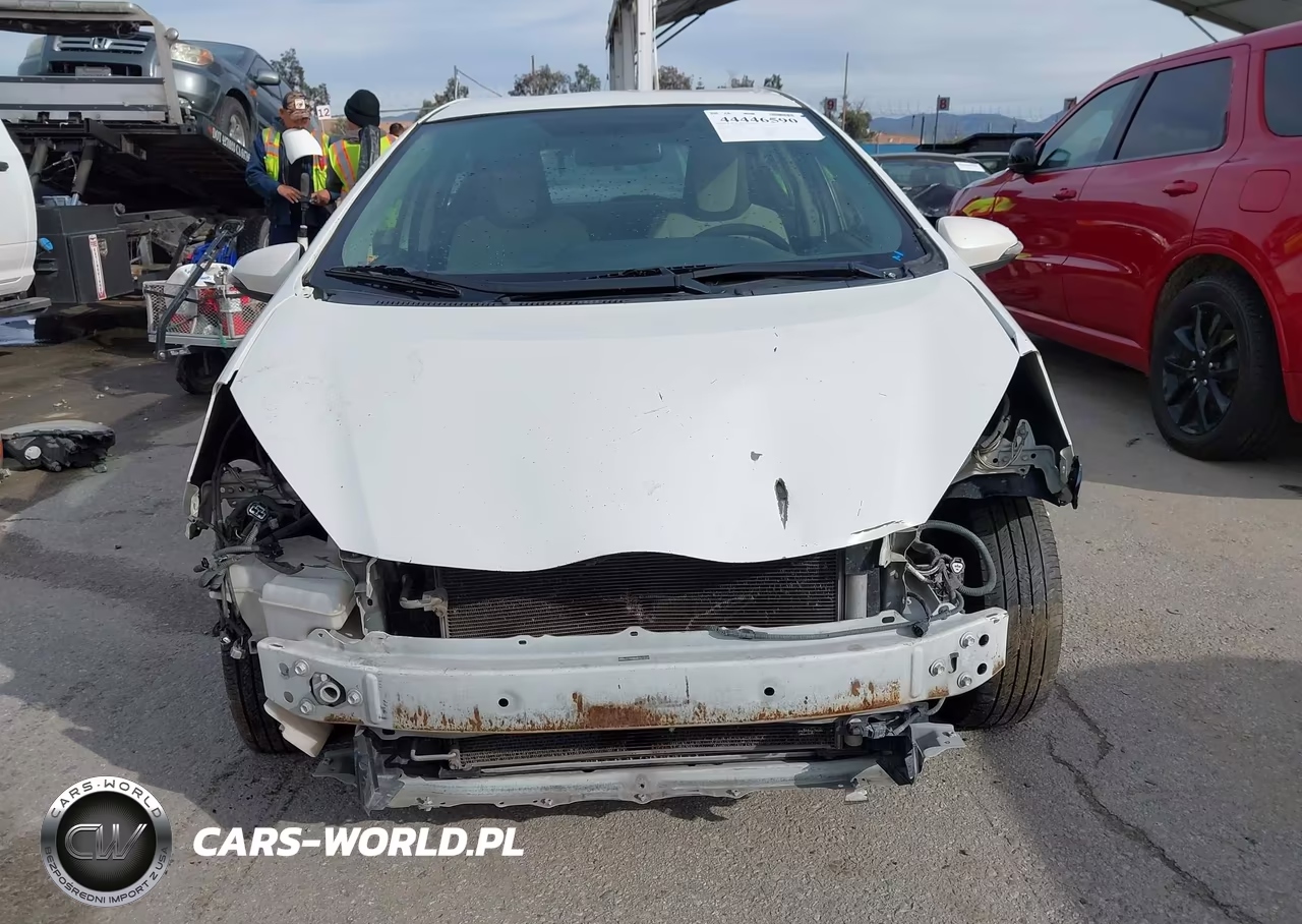 2015 Toyota Prius C One VIN:JTDKDTB34F1579728 - 13