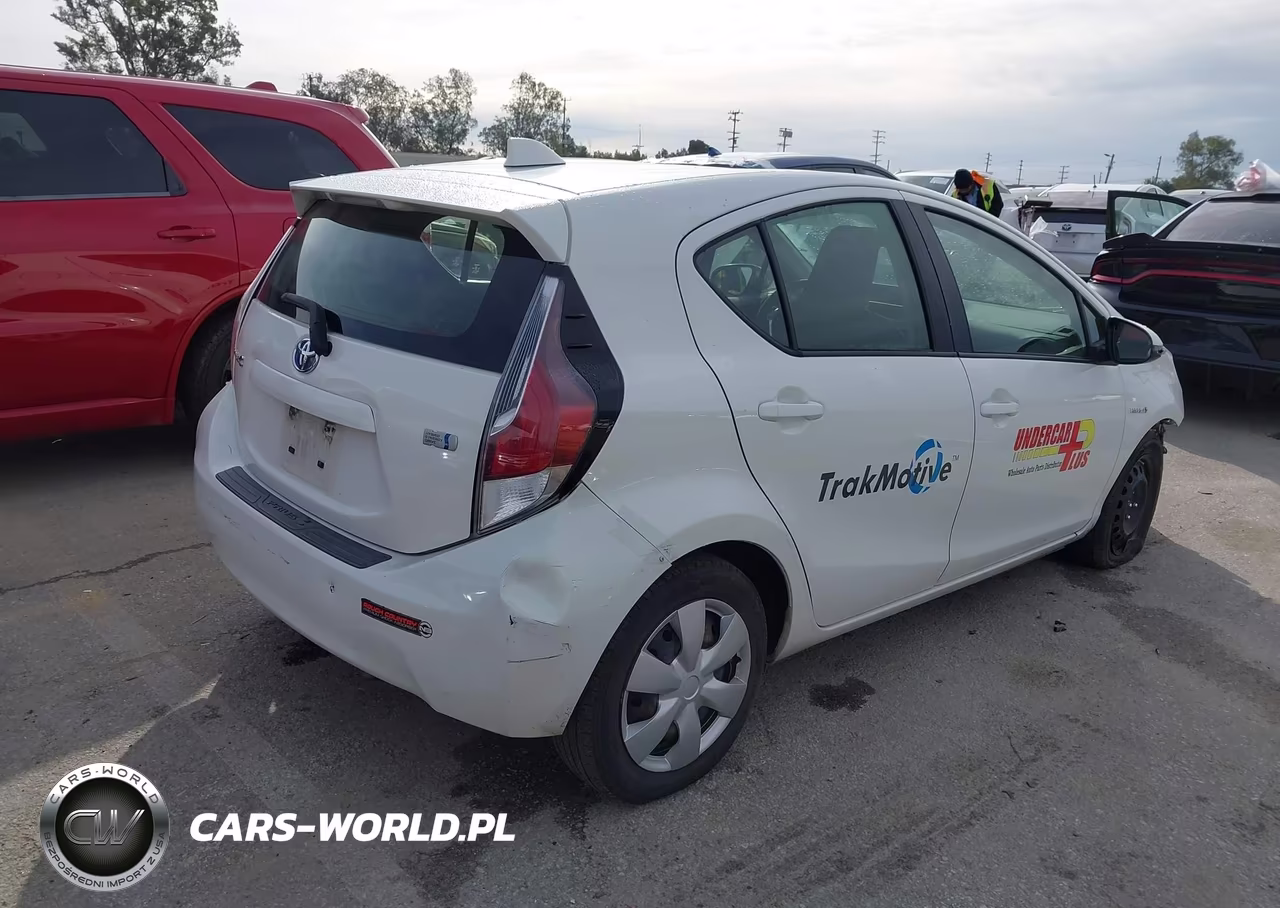 2015 Toyota Prius C One VIN:JTDKDTB34F1579728 - 4
