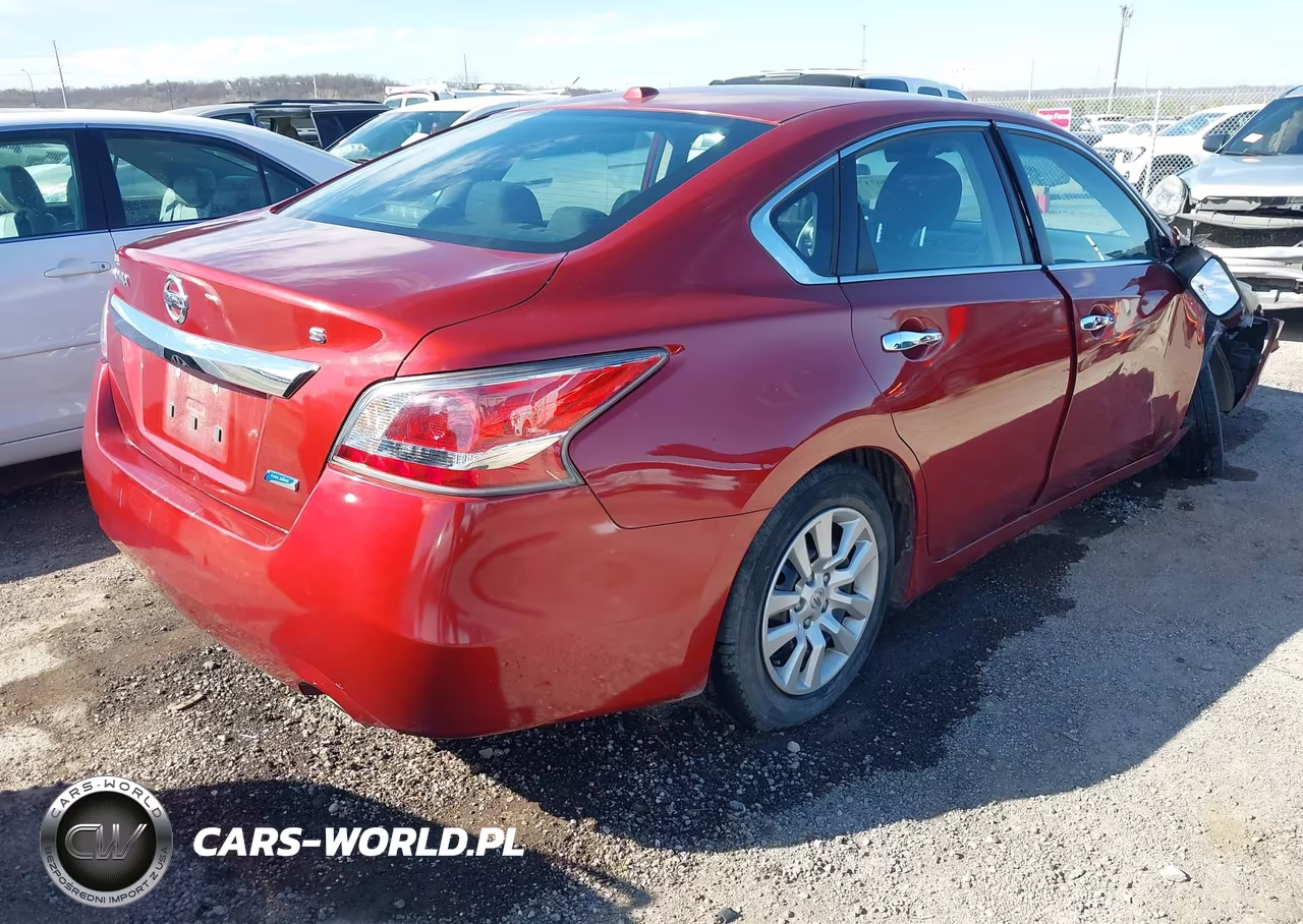 2014 Nissan Altima 2.5 S VIN:1N4AL3AP0EN388064 - 4