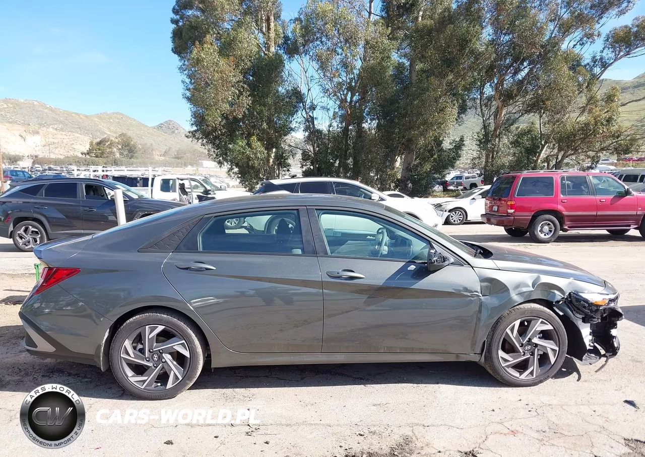 2025 Hyundai Elantra Sel Sport VIN:KMHLM4DG2SU073815 - 12