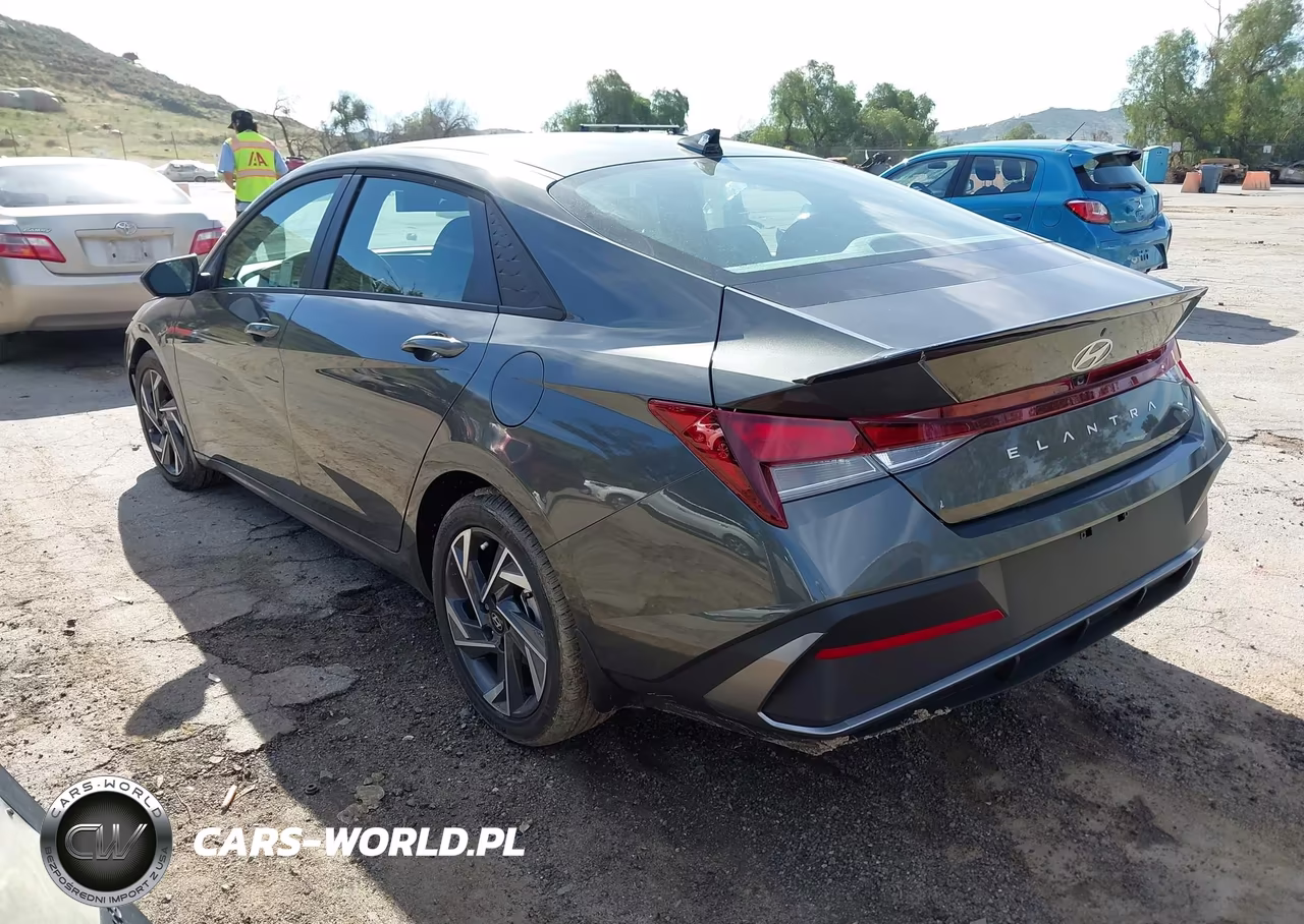 2025 Hyundai Elantra Sel Sport VIN:KMHLM4DG2SU073815 - 3