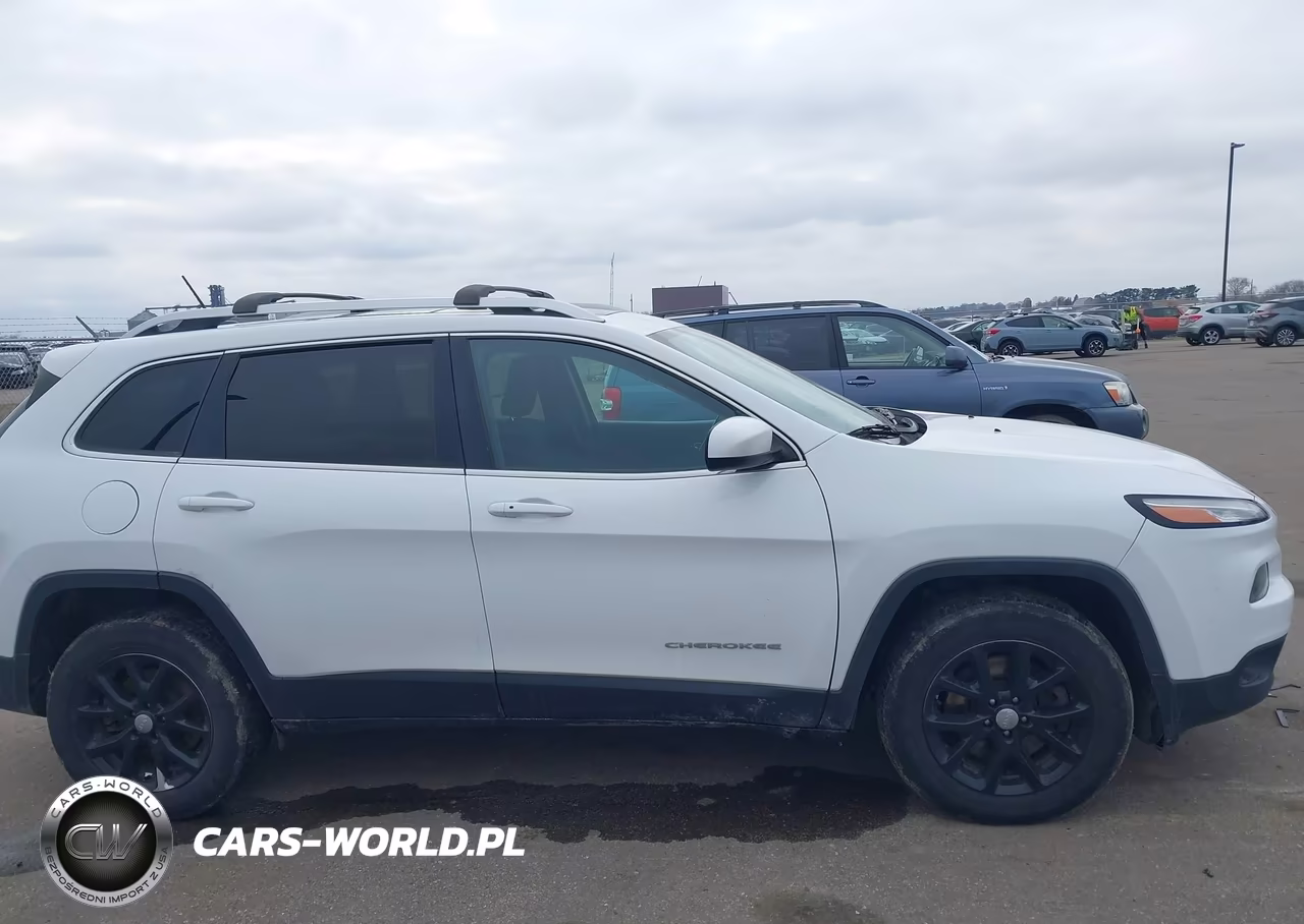 2015 Jeep Cherokee Latitude VIN:1C4PJMCS6FW755269 - 13