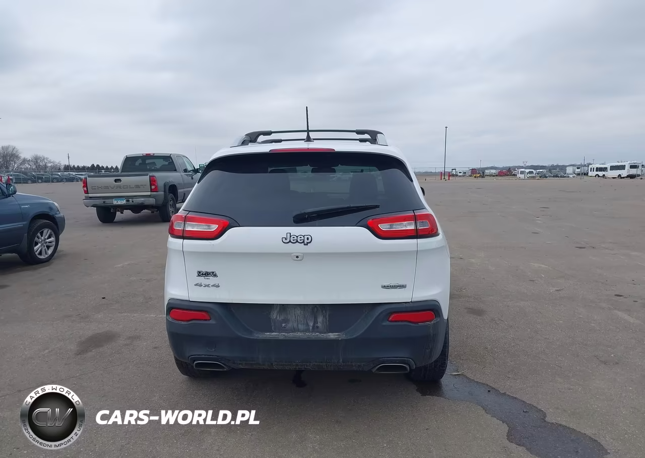 2015 Jeep Cherokee Latitude VIN:1C4PJMCS6FW755269 - 16