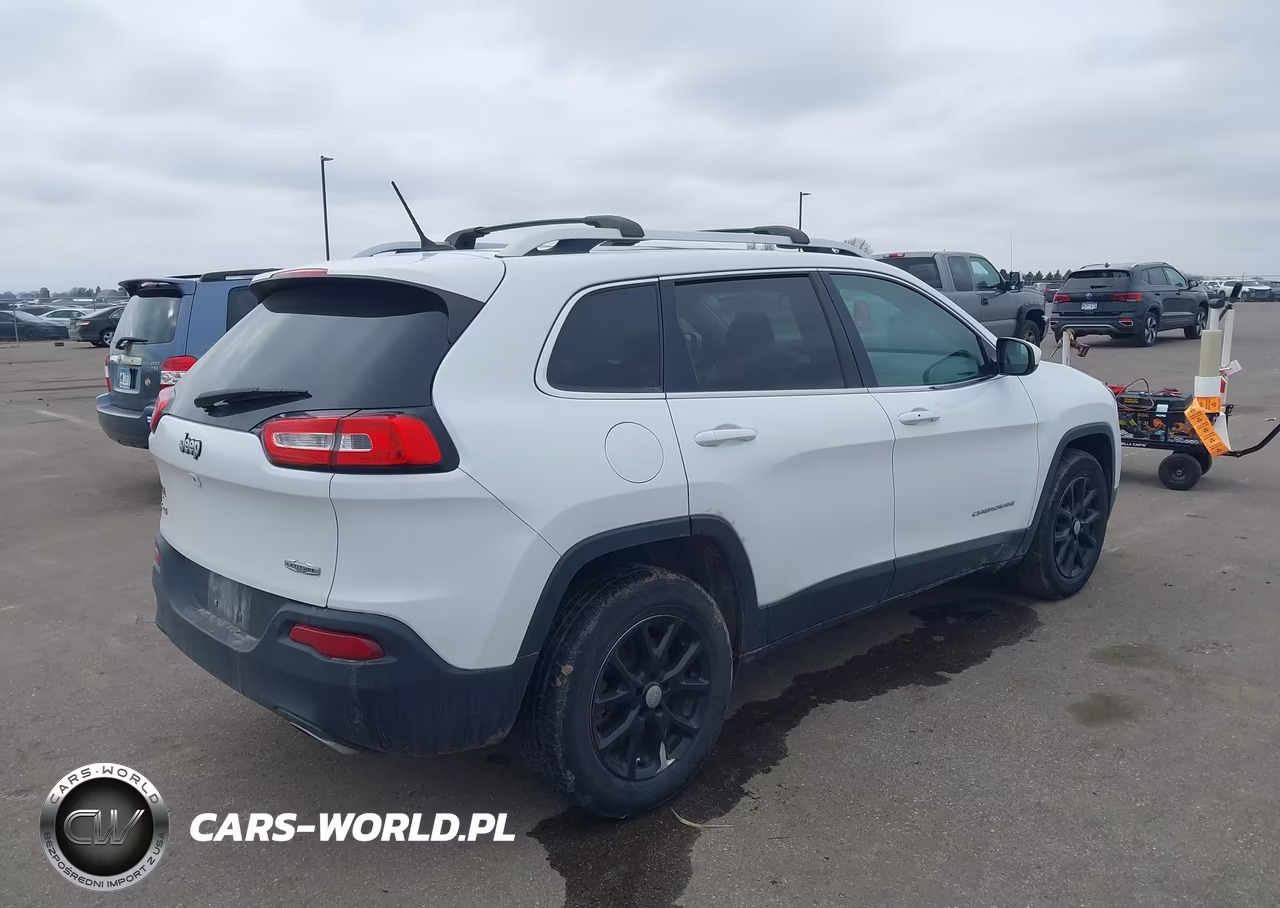 2015 Jeep Cherokee Latitude VIN:1C4PJMCS6FW755269 - 4