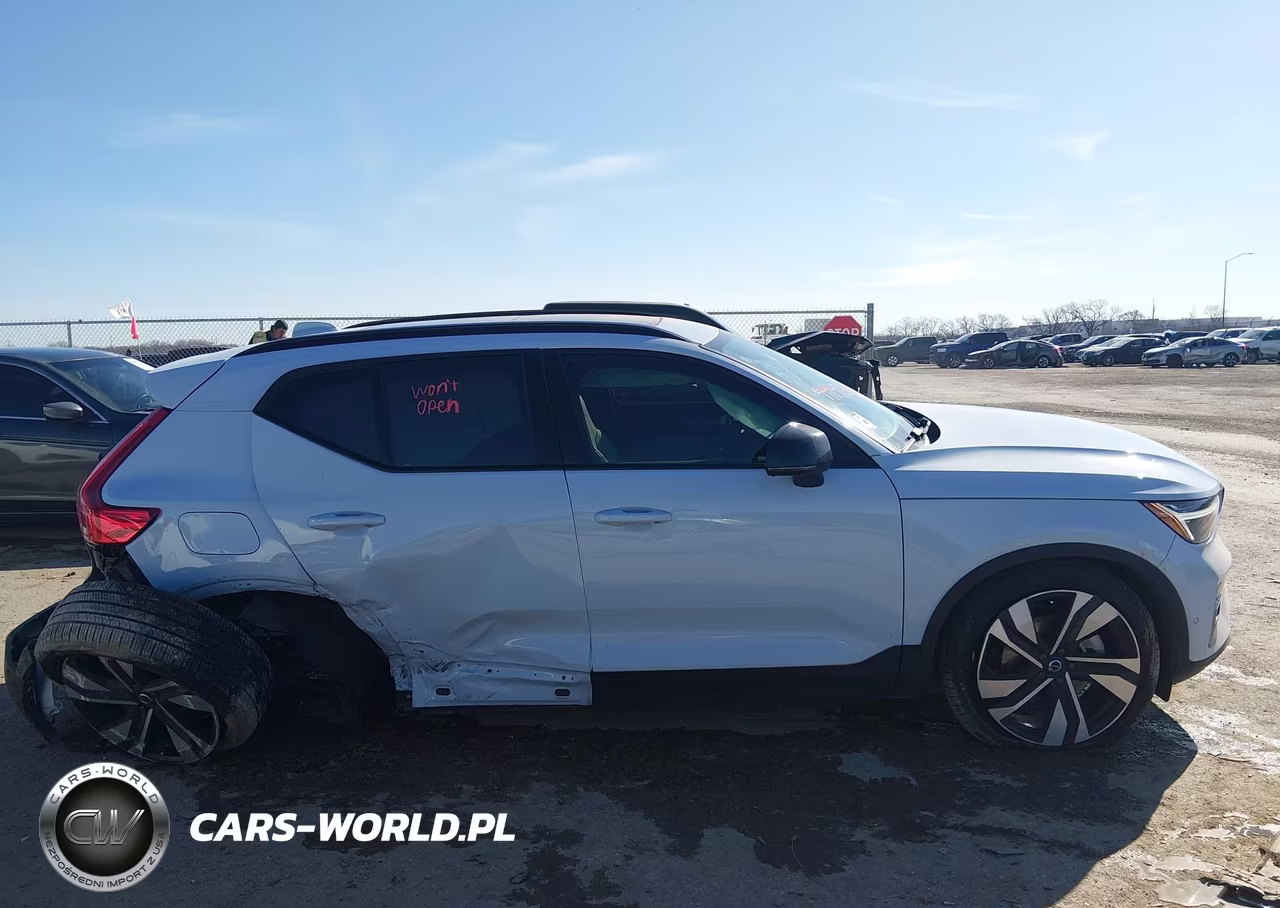 2025 Volvo Xc40 B5 Plus Dark Theme VIN:YV4L12UC5S2537901 - 13