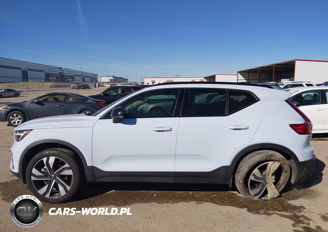 2025 Volvo Xc40 B5 Plus Dark Theme VIN:YV4L12UC5S2537901 - 14