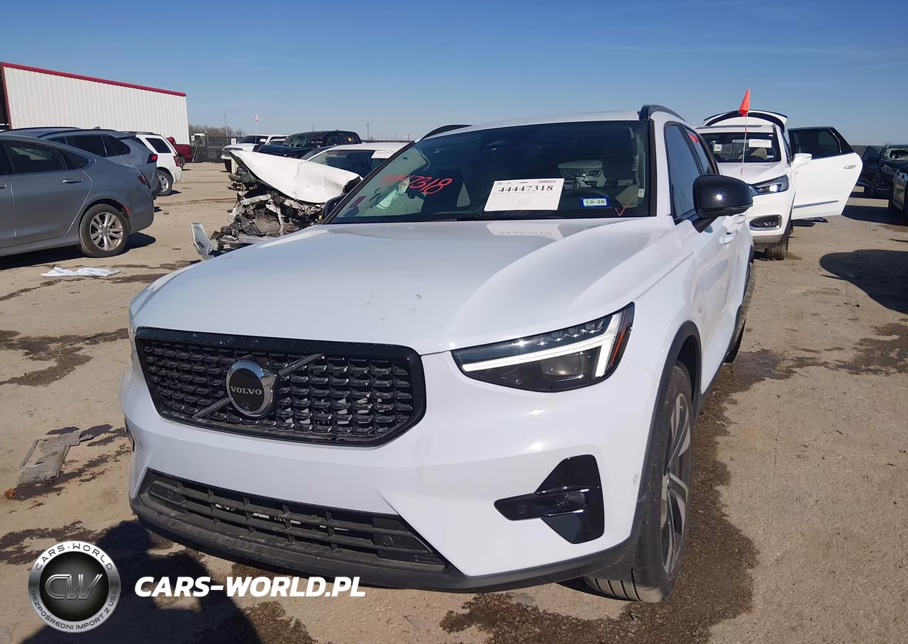 2025 Volvo Xc40 B5 Plus Dark Theme VIN:YV4L12UC5S2537901 - 2