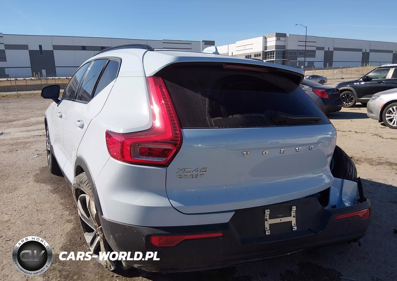 2025 Volvo Xc40 B5 Plus Dark Theme VIN:YV4L12UC5S2537901 - 3