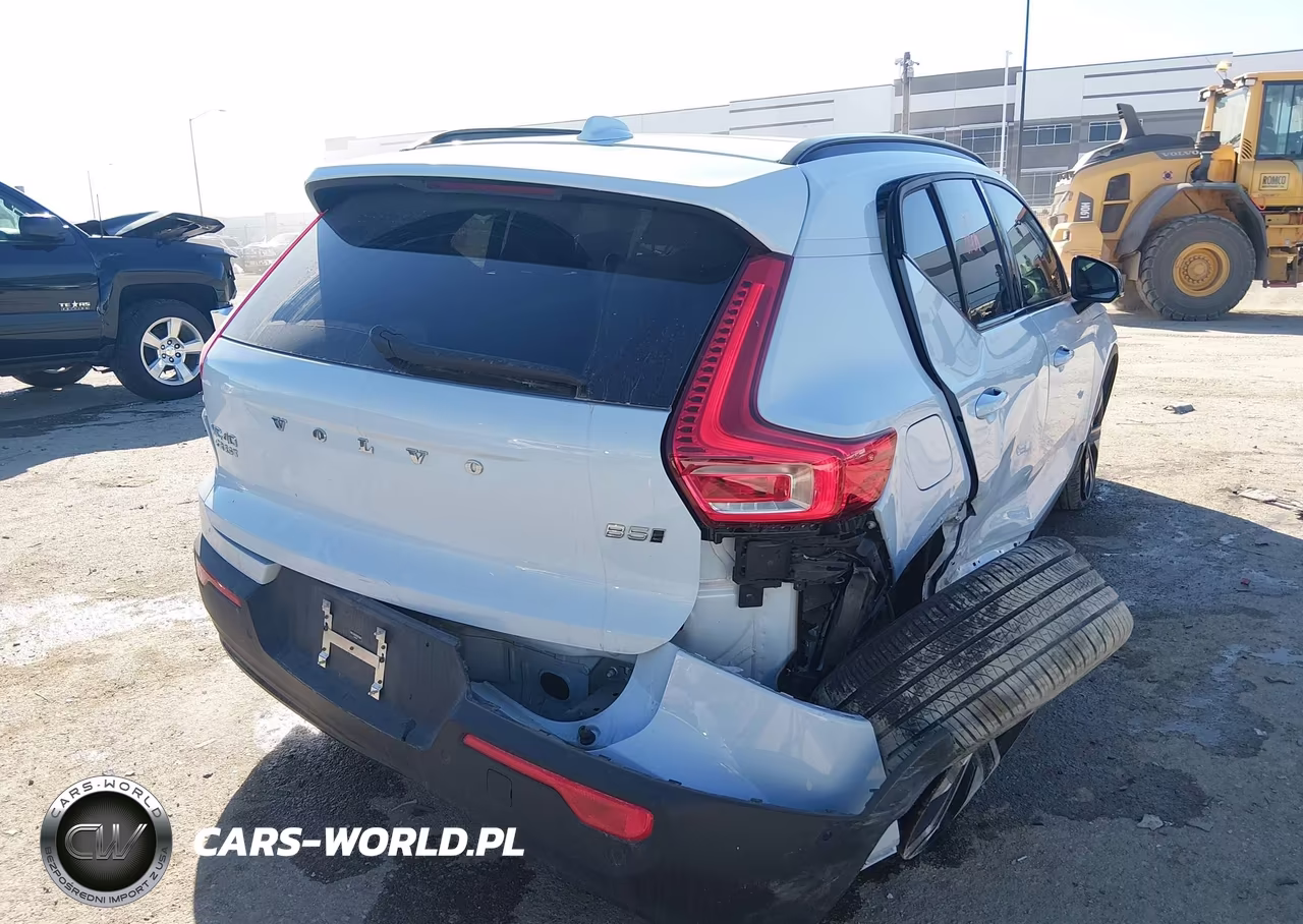 2025 Volvo Xc40 B5 Plus Dark Theme VIN:YV4L12UC5S2537901 - 4