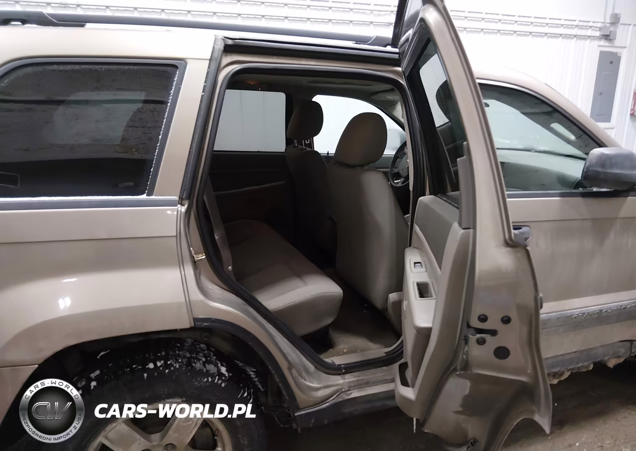 2005 Jeep Grand Cherokee Laredo VIN:1J4GR48K15C707299 - 8