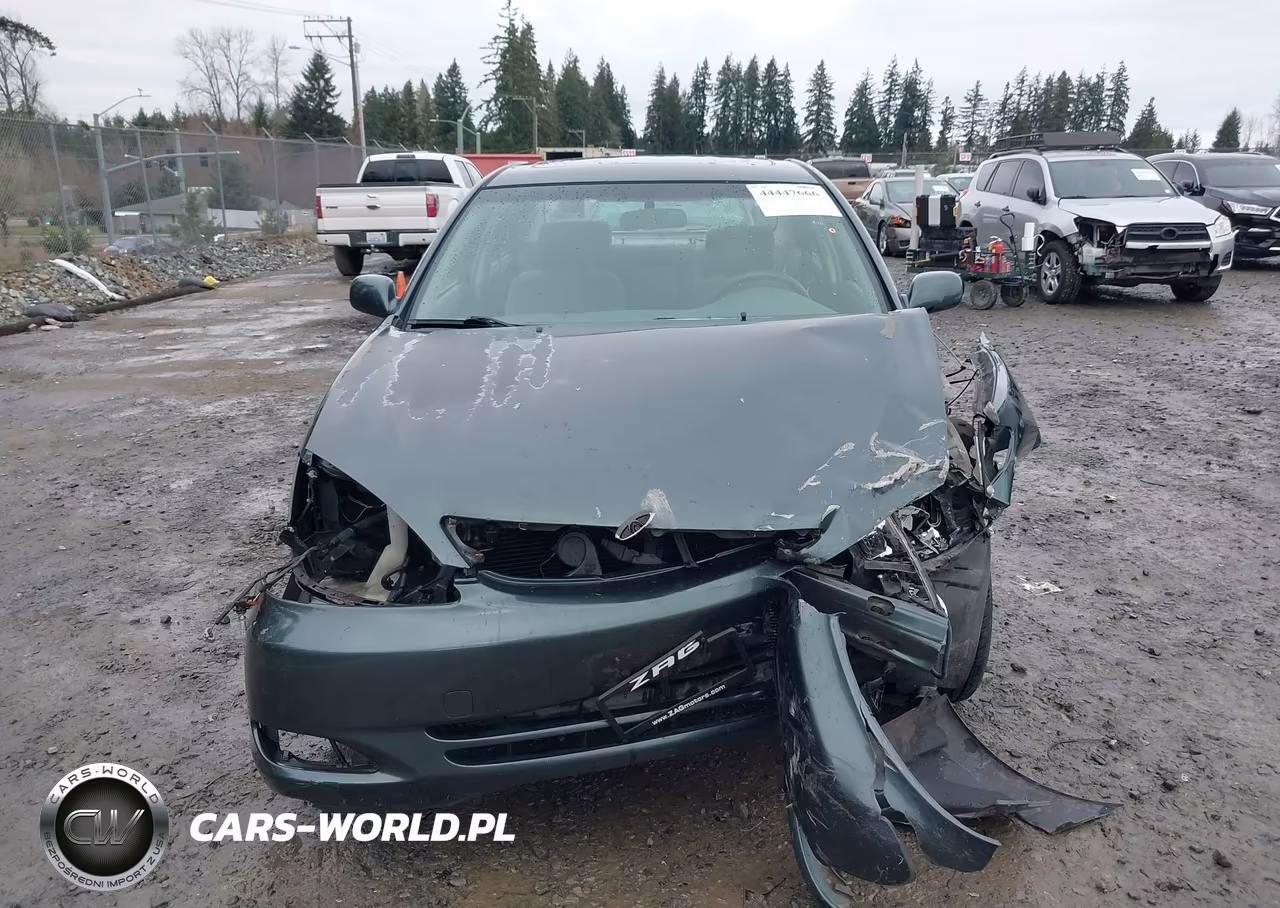 2002 Toyota Camry Le VIN:JTDBE32K320005268 - 13